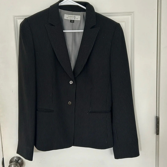 Tahari black pinstripe blazer size 8 career - Picture 2 of 7